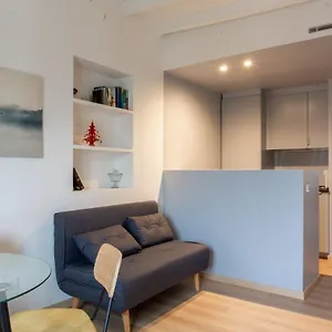 https://easylife-accogliente-e-moderno-bilocale-in-zona-navigli.italymilanhotels.net